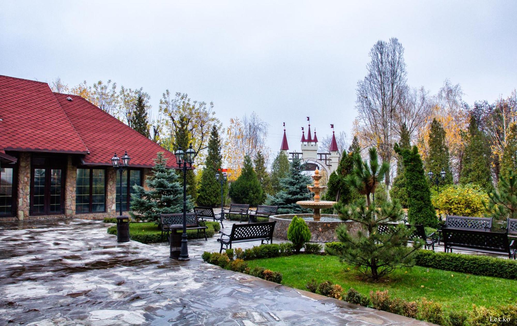Отель Вышеград Vysjhorod Exteriör bild